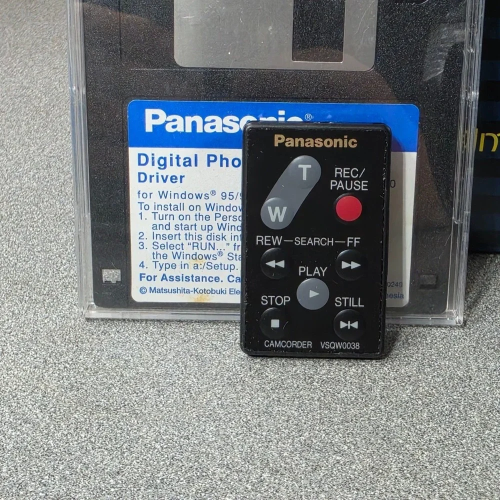 Panasonic PV-L751 Camcorder VHS-C Palmcorder 300x Zoom Box-Working!
